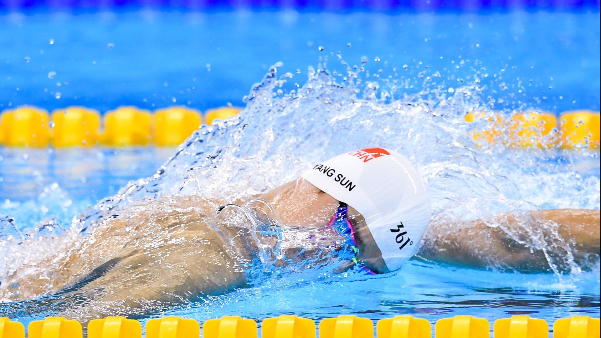 “马科斯·梅特罗的精准传球与冲刺能力,打破美洲狮队的进攻瓶颈”