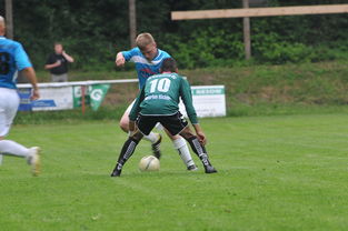 爱游戏体育官方网站-足球战术多样化提升比赛精彩度，足球比赛技战术的运用和分析