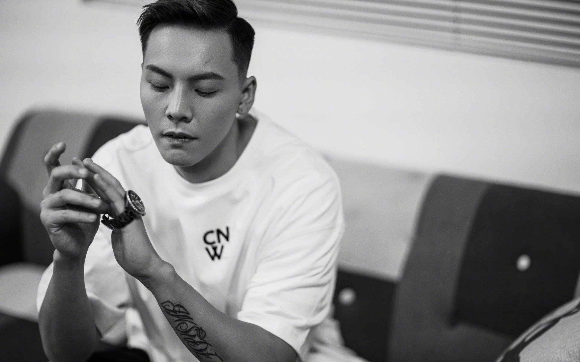 主力中锋持续输出进球效率居高不下助力球队稳定前行,中锋进攻时该怎么做